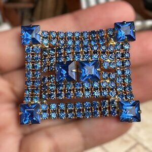 VTG Brooch‎ Pin 1 7/8" Blue Crystals Gold Plate Tiered Geometric MCM Art Deco
